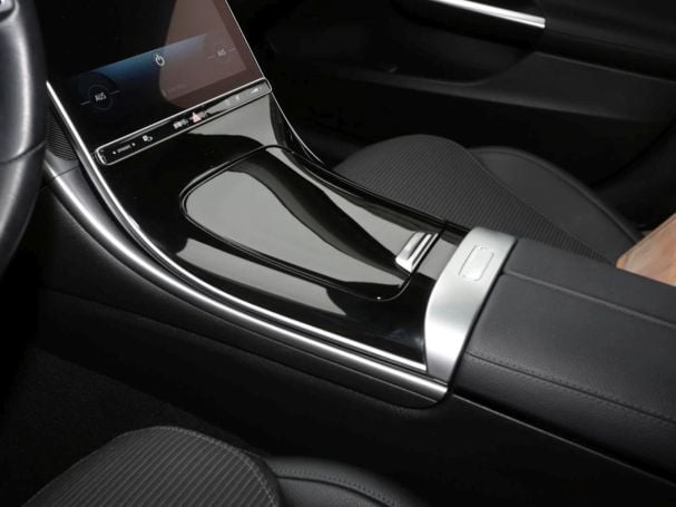 Mercedes-Benz C 220 d Avantgarde Navi Distronic Kamera Park-P Mercedes-Benz C 220 d Avantgarde Navi Distronic Kamera Park-P