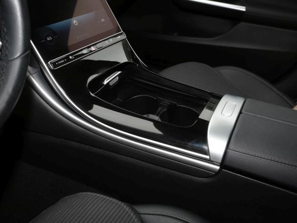 Mercedes-Benz C 220 d Avantgarde Navi Distronic Kamera Park-P Mercedes-Benz C 220 d Avantgarde Navi Distronic Kamera Park-P