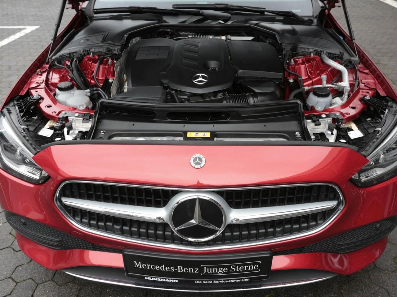 Mercedes-Benz C 220 d Avantgarde Navi Distronic Kamera Park-P Mercedes-Benz C 220 d Avantgarde Navi Distronic Kamera Park-P