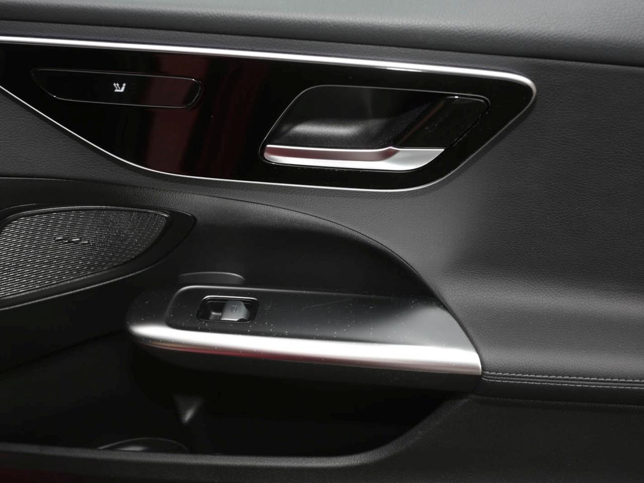 Mercedes-Benz C 220 d Avantgarde Navi Distronic Kamera Park-P Mercedes-Benz C 220 d Avantgarde Navi Distronic Kamera Park-P