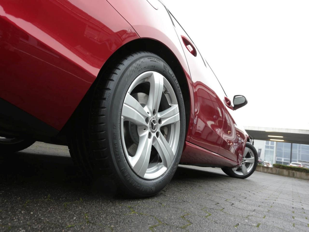 Mercedes-Benz C 220 d Avantgarde Navi Distronic Kamera Park-P Mercedes-Benz C 220 d Avantgarde Navi Distronic Kamera Park-P