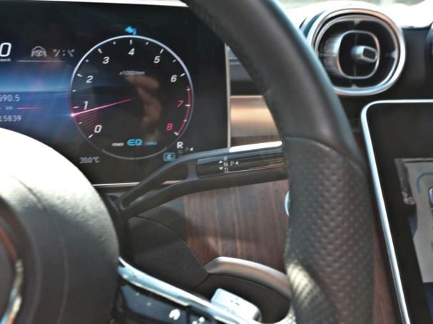 Mercedes-Benz C 300 4M AMG Distronic Schiebedach 360° AHK SHZ