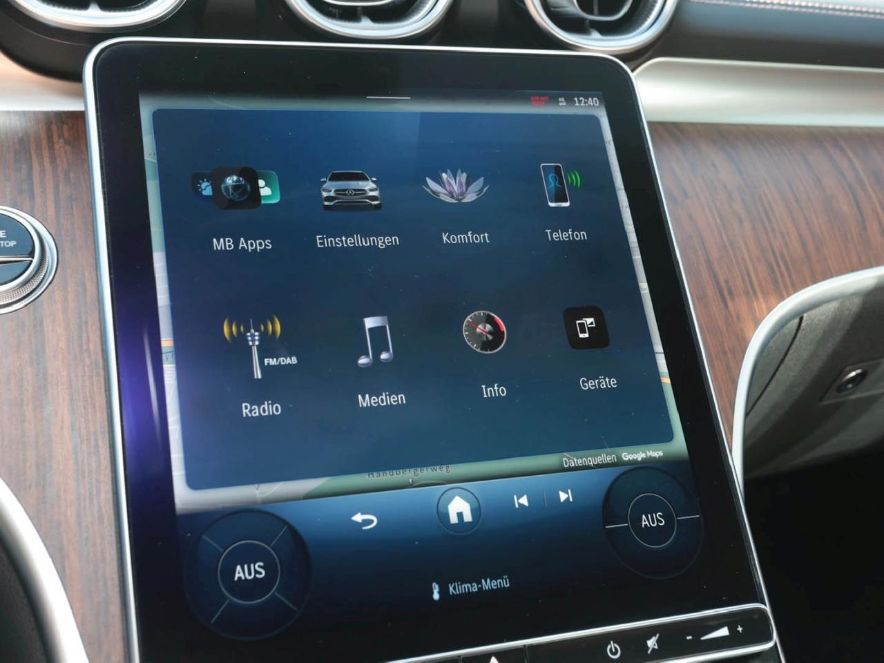 Mercedes-Benz C 300 4M AMG Distronic Schiebedach 360° AHK SHZ