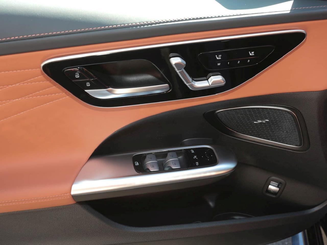 Mercedes-Benz C 300 4M AMG Distronic Schiebedach 360° AHK SHZ