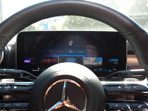 Mercedes-Benz C 300 4M AMG Distronic Schiebedach 360° AHK SHZ