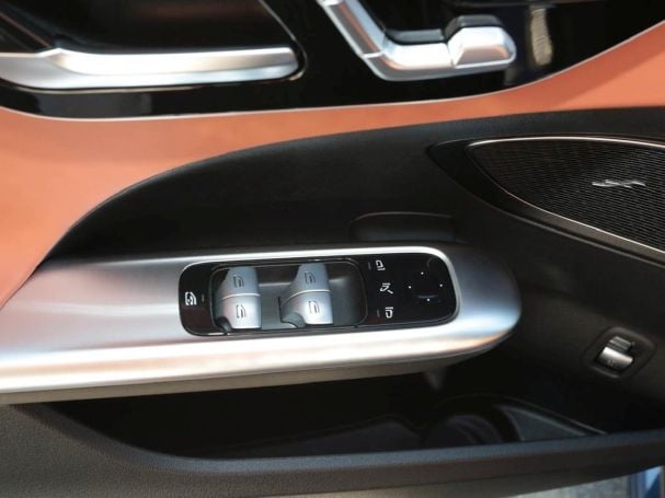 Mercedes-Benz C 300 4M AMG Distronic Schiebedach 360° AHK SHZ