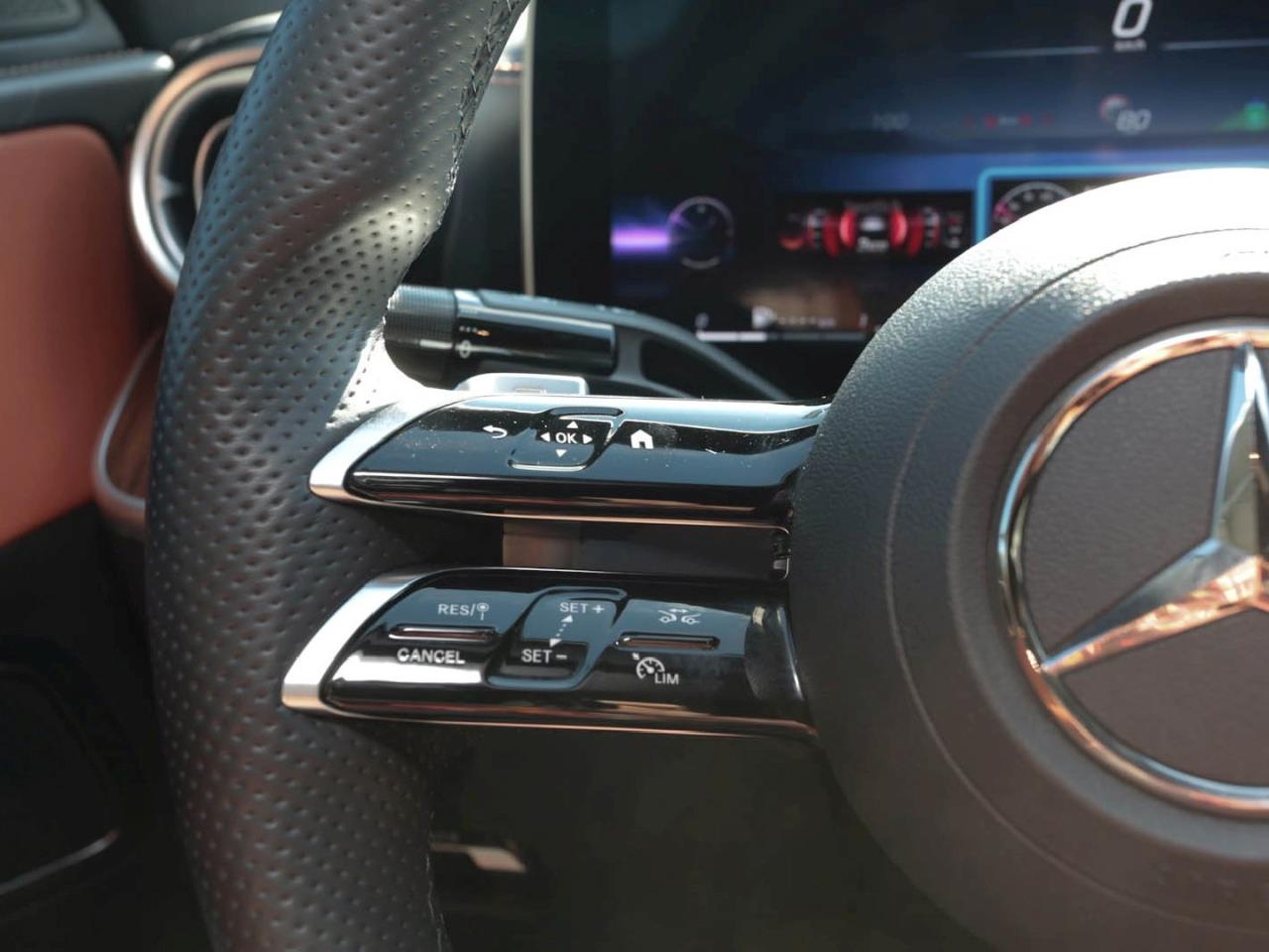 Mercedes-Benz C 300 4M AMG Distronic Schiebedach 360° AHK SHZ