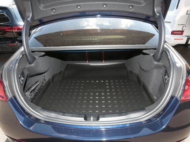 Mercedes-Benz C 300 4M AMG Distronic Schiebedach 360° AHK SHZ