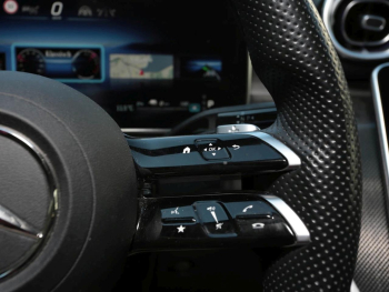 Mercedes-Benz C 300 e AMG Night Panorama Distronic AHK Kamera