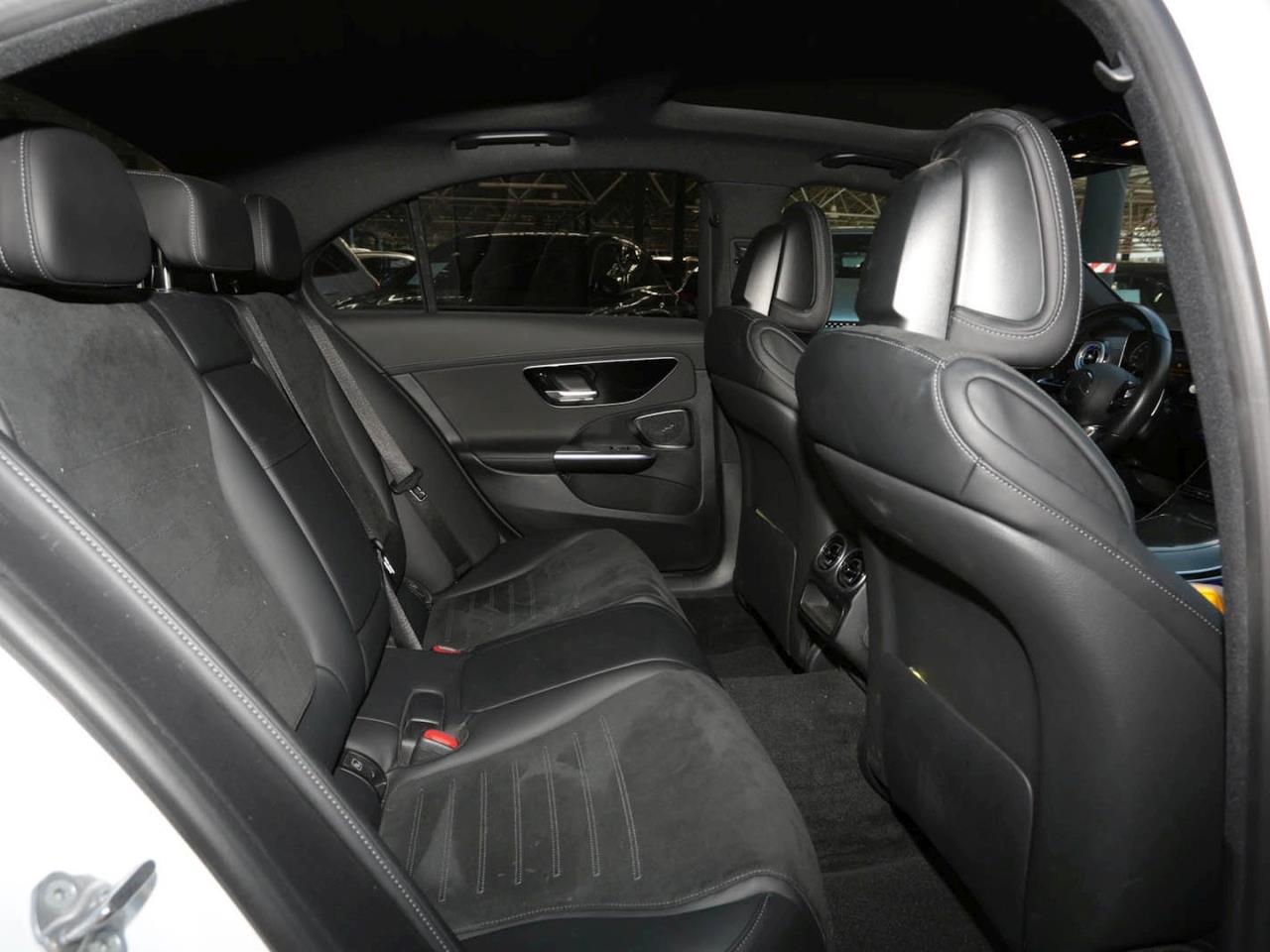 Mercedes-Benz C 300 e AMG Night Panorama Distronic AHK Kamera