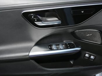 Mercedes-Benz C 300 e AMG Night Panorama Distronic AHK Kamera