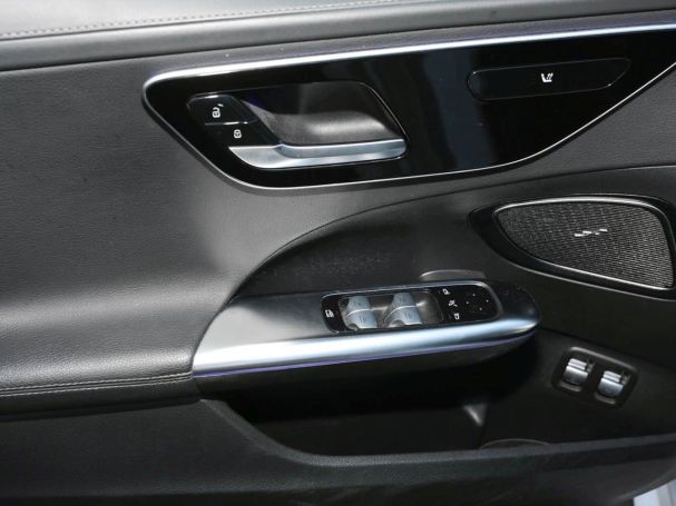 Mercedes-Benz C 300 e AMG Night Panorama Distronic AHK Kamera