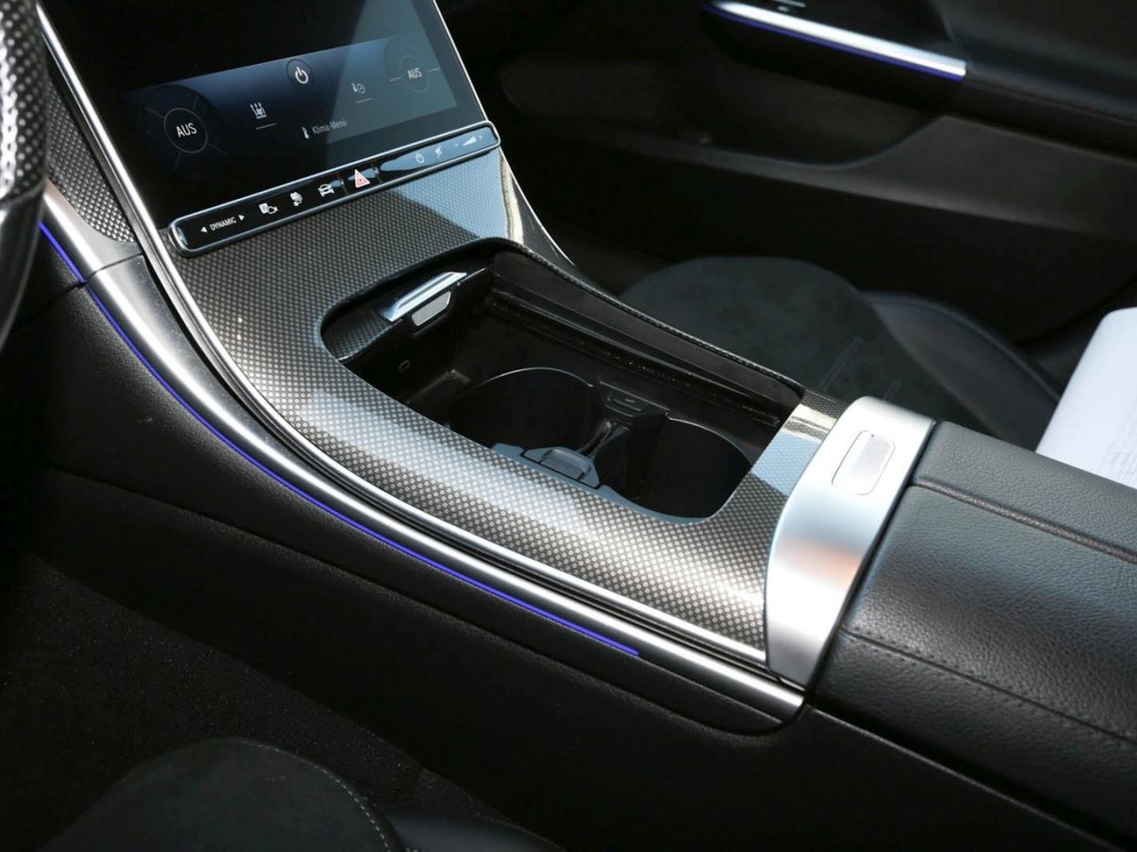 Mercedes-Benz C 300 e AMG Night Panorama Distronic AHK Kamera