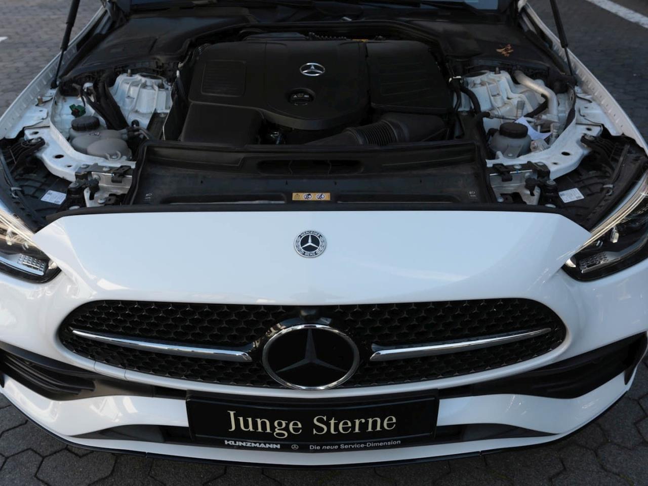 Mercedes-Benz C 300 e AMG Night Panorama Distronic AHK Kamera