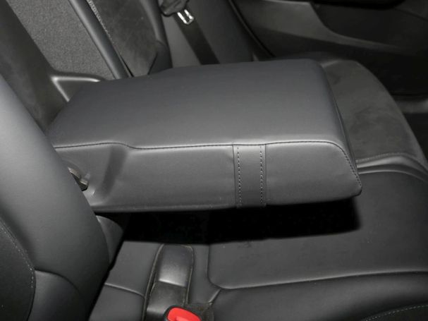 Mercedes-Benz C 300 e AMG Night Panorama Distronic AHK Kamera