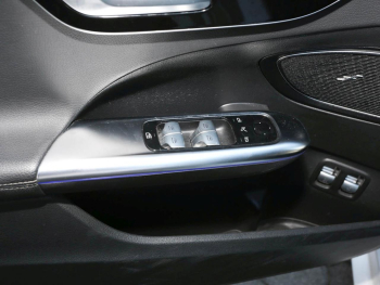 Mercedes-Benz C 300 e AMG Night Panorama Distronic AHK Kamera