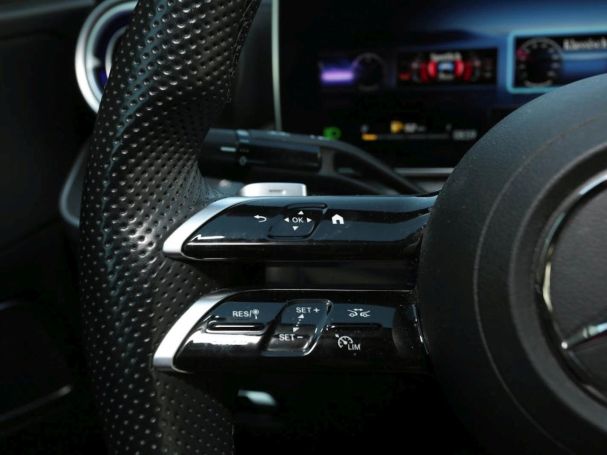 Mercedes-Benz C 300 e AMG Night Panorama Distronic AHK Kamera