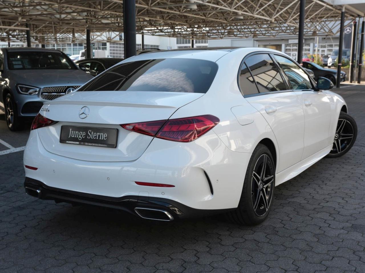 Mercedes-Benz C 300 e AMG Night Panorama Distronic AHK Kamera