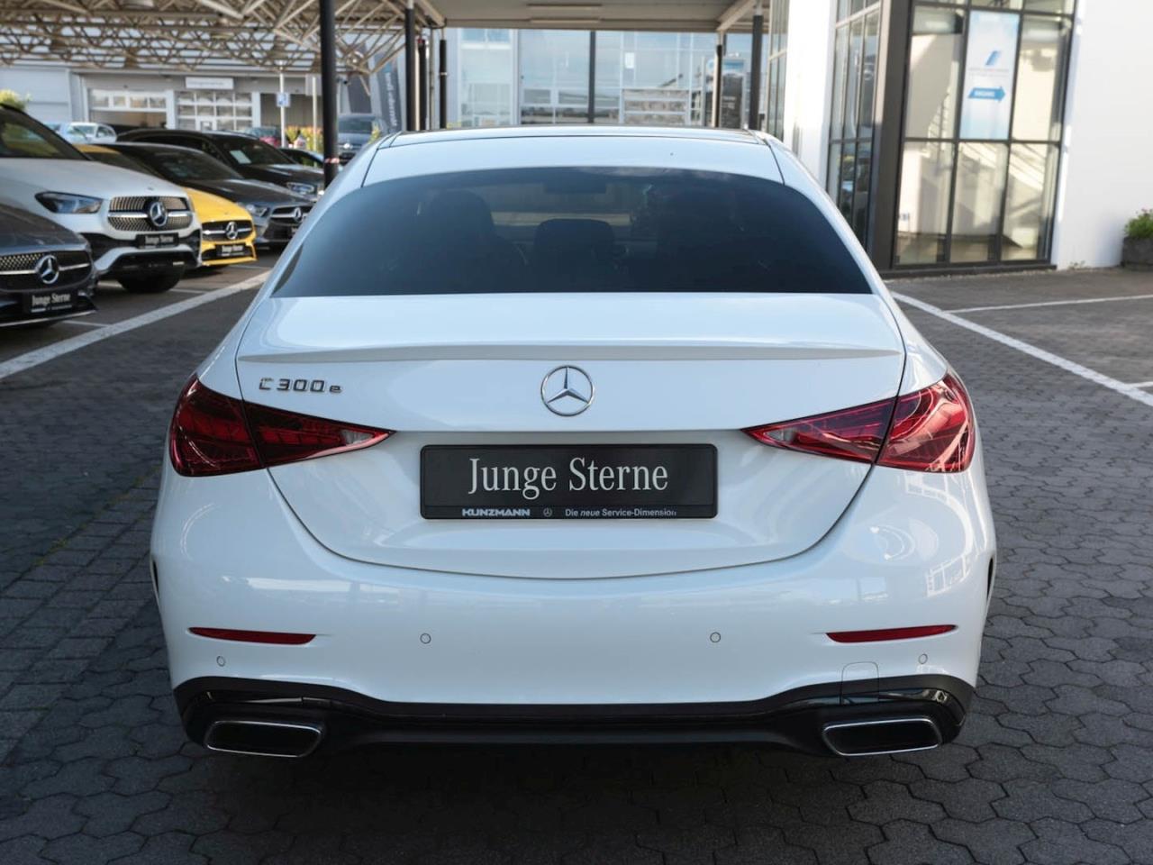 Mercedes-Benz C 300 e AMG Night Panorama Distronic AHK Kamera