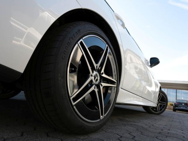 Mercedes-Benz C 300 e AMG Night Panorama Distronic AHK Kamera