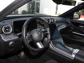 Mercedes-Benz C 300 e AMG Night Panorama Distronic AHK Kamera