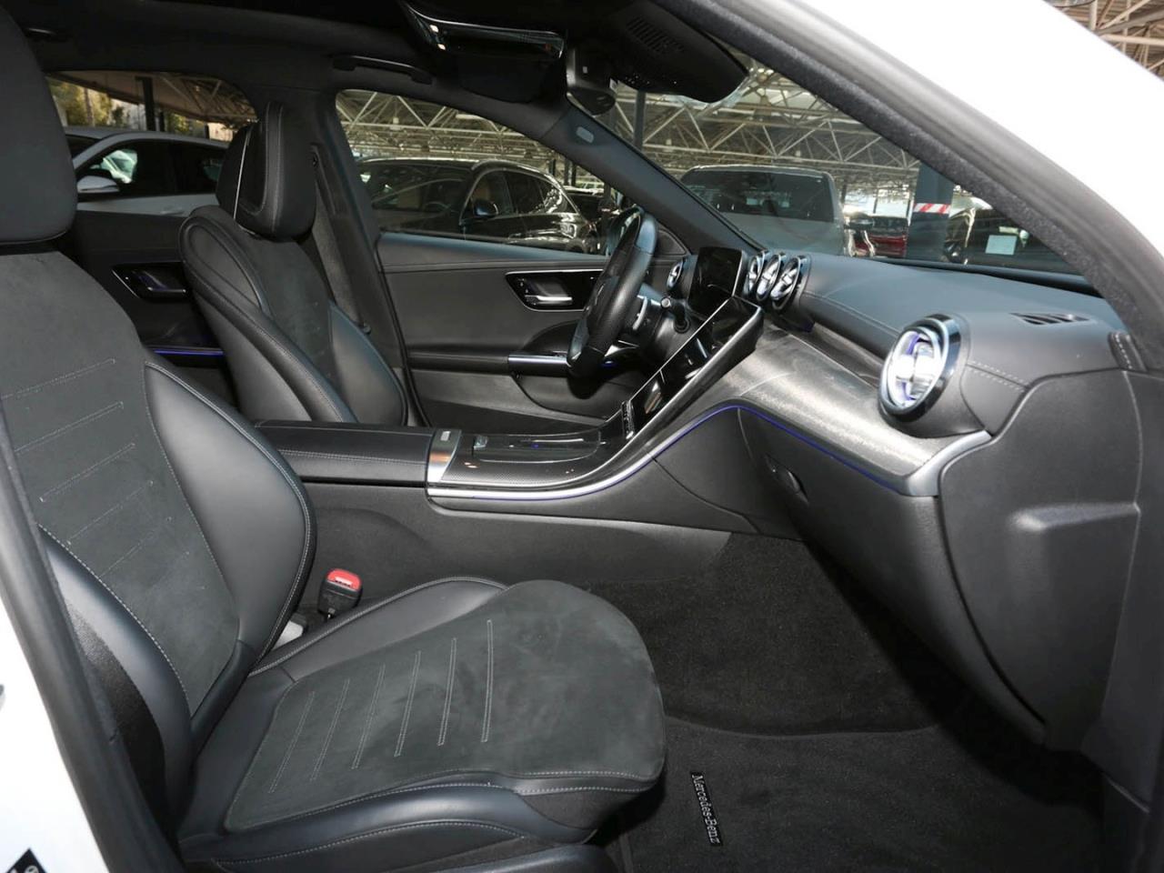 Mercedes-Benz C 300 e AMG Night Panorama Distronic AHK Kamera