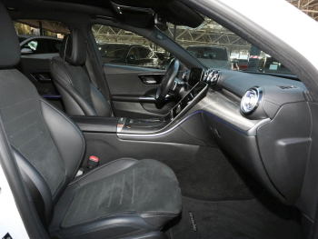 Mercedes-Benz C 300 e AMG Night Panorama Distronic AHK Kamera