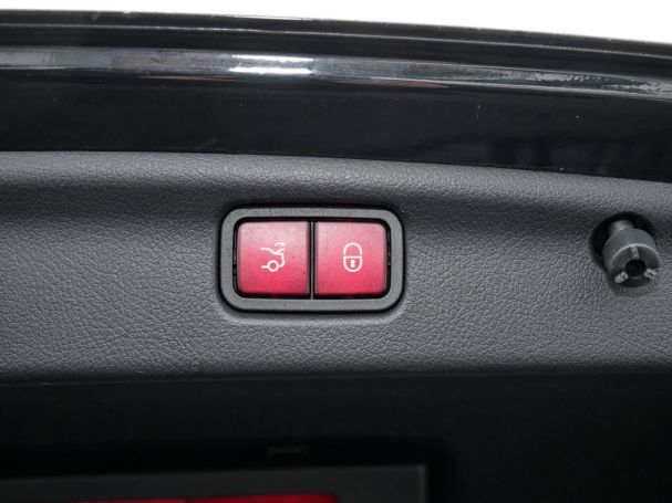 Mercedes-Benz C 300 e AMG Night Distronic Kamera PublicCharging