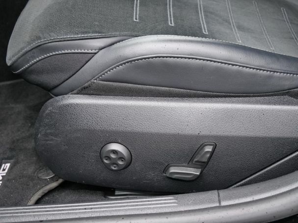 Mercedes-Benz C 300 e AMG Night Distronic Kamera PublicCharging