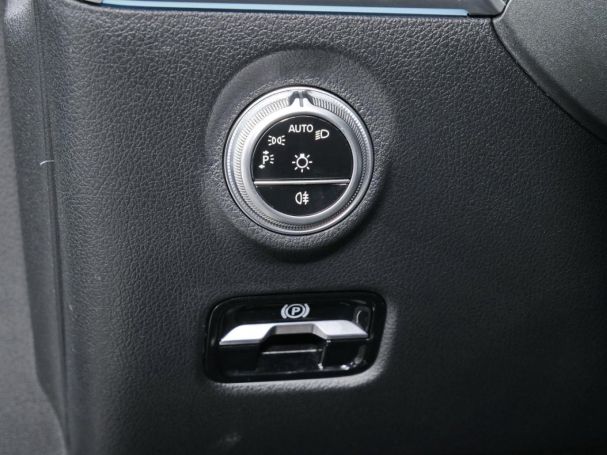 Mercedes-Benz C 300 e AMG Night Distronic Kamera PublicCharging