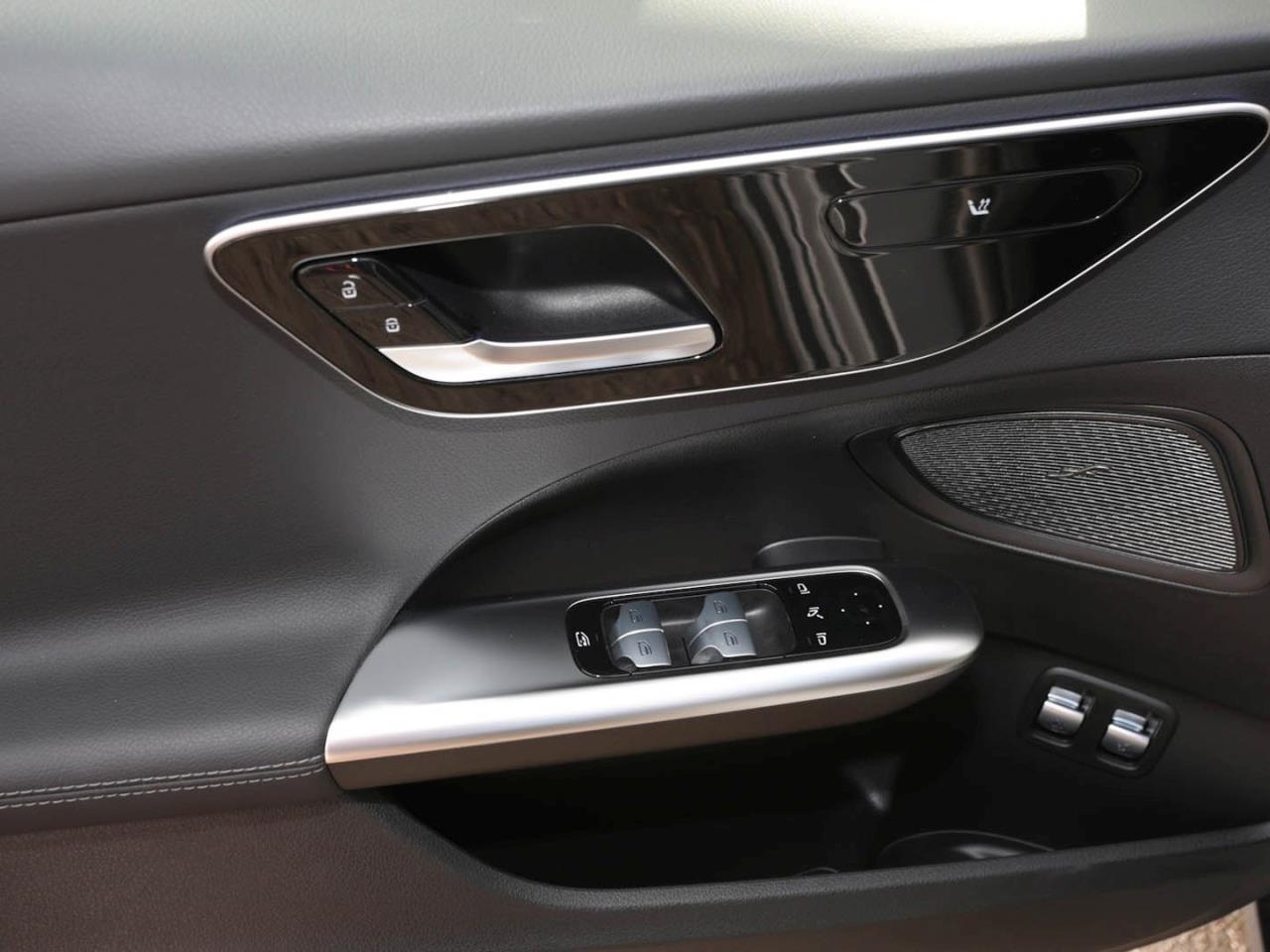 Mercedes-Benz C 300 e Avantgarde MBUX Navi Distronic AHK