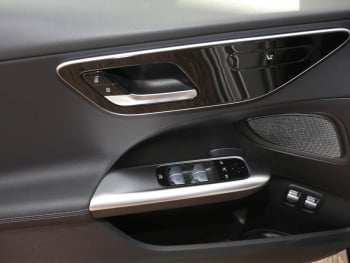 Mercedes-Benz C 300 e Avantgarde MBUX Navi Distronic AHK