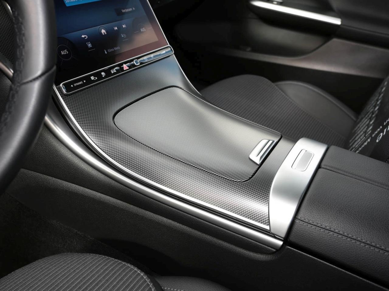 Mercedes-Benz C 300 e Avantgarde MBUX Navi Distronic AHK