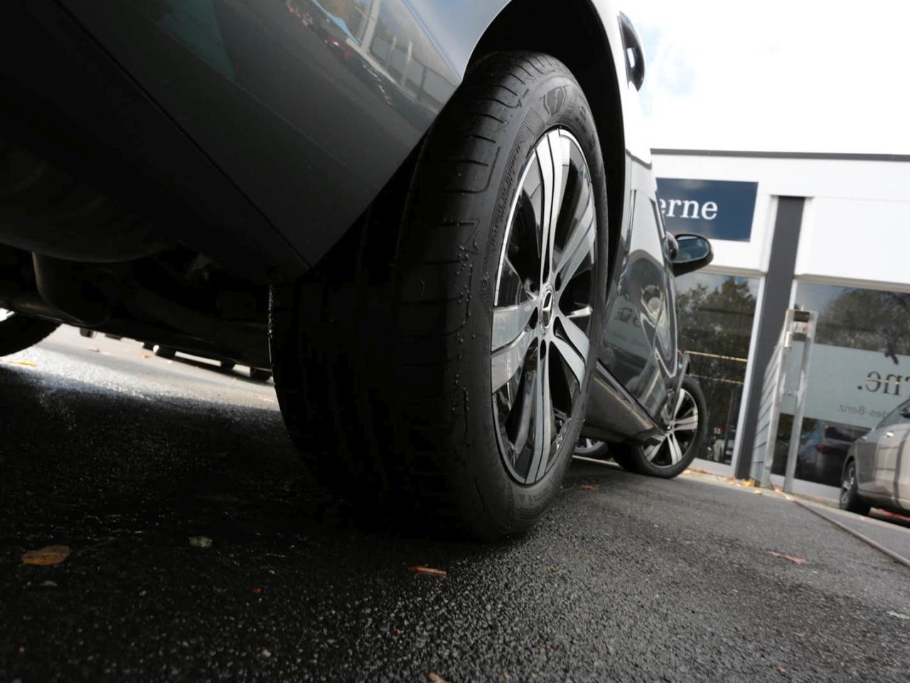 Mercedes-Benz C 300 e Avantgarde MBUX Navi Distronic AHK