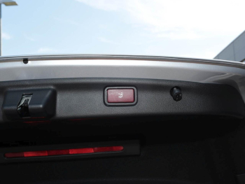 Mercedes-Benz C 400 e 4M AMG MBUX Navi Distronic 360° SHZ-Fond