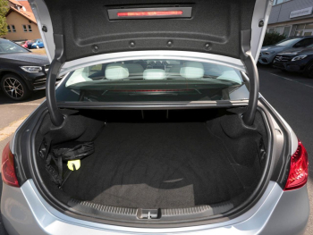 Mercedes-Benz C 400 e 4M AMG MBUX Navi Distronic 360° SHZ-Fond