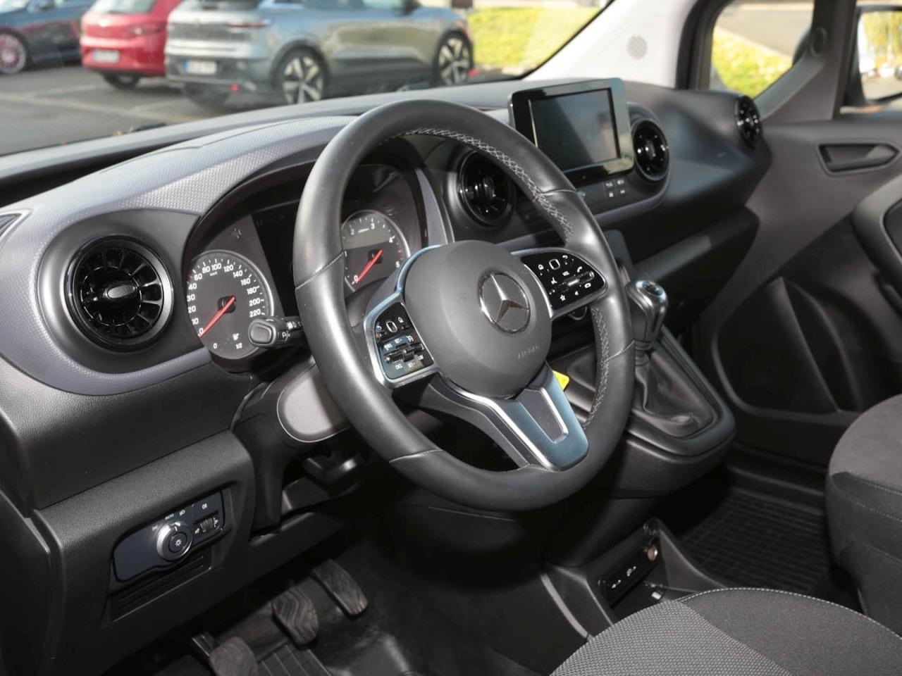 Mercedes-Benz Citan 110 CDI Tourer BASE Standard AHK Navi Klima Mercedes-Benz Citan 110 CDI Tourer BASE Standard AHK Navi Klima