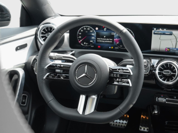 Mercedes-Benz CLA 180 Coupé AMG Night Panorama Kamera SpiegelP