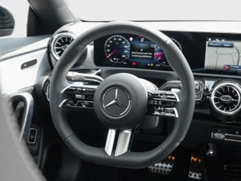 Mercedes-Benz CLA 180 Coupé AMG Night Panorama Kamera SpiegelP