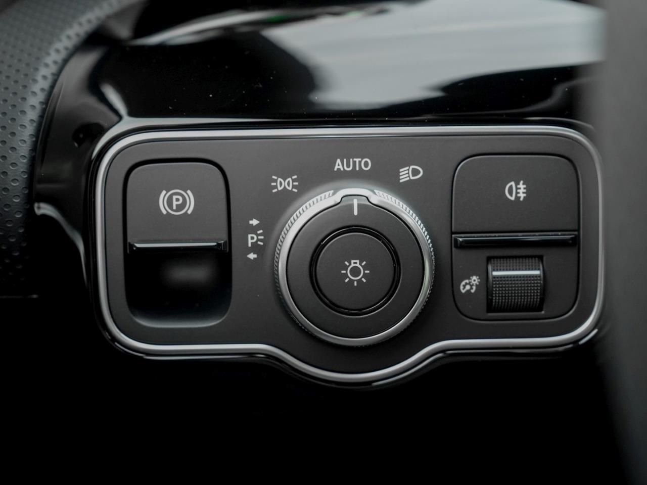 Mercedes-Benz CLA 180 Coupé AMG Night Kamera Distronic AHK