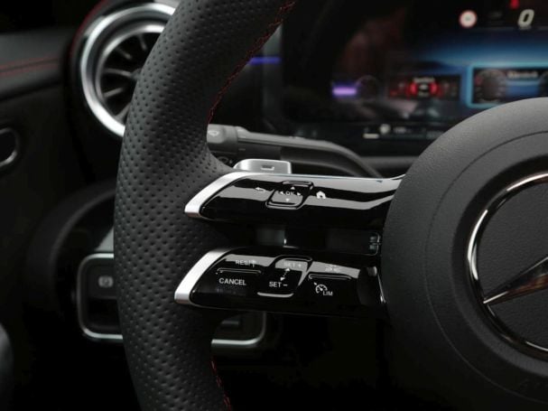 Mercedes-Benz CLA 180 Coupé AMG Night Distronic KeylessGo 360° Mercedes-Benz CLA 180 Coupé AMG Night Distronic KeylessGo 360°