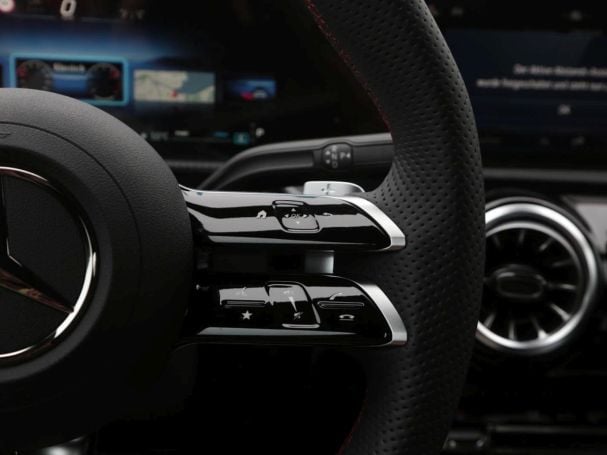Mercedes-Benz CLA 180 Coupé AMG Night Distronic KeylessGo 360° Mercedes-Benz CLA 180 Coupé AMG Night Distronic KeylessGo 360°