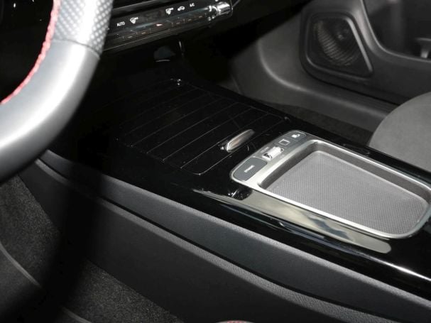 Mercedes-Benz CLA 200 Coupé AMG MBUX Navi Kamera Lenkradhzg Mercedes-Benz CLA 200 Coupé AMG MBUX Navi Kamera Lenkradhzg
