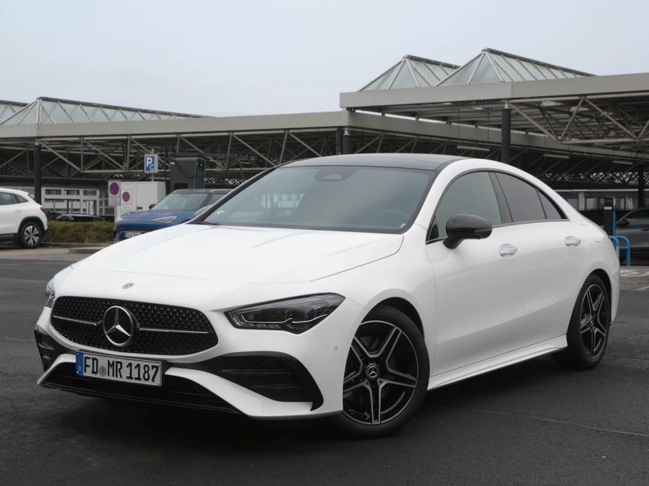 Mercedes-Benz CLA 200 d Coupé AMG Night Panorama Distronic AHK