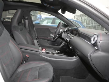 Mercedes-Benz CLA 200 d Coupé AMG Night Panorama Distronic AHK