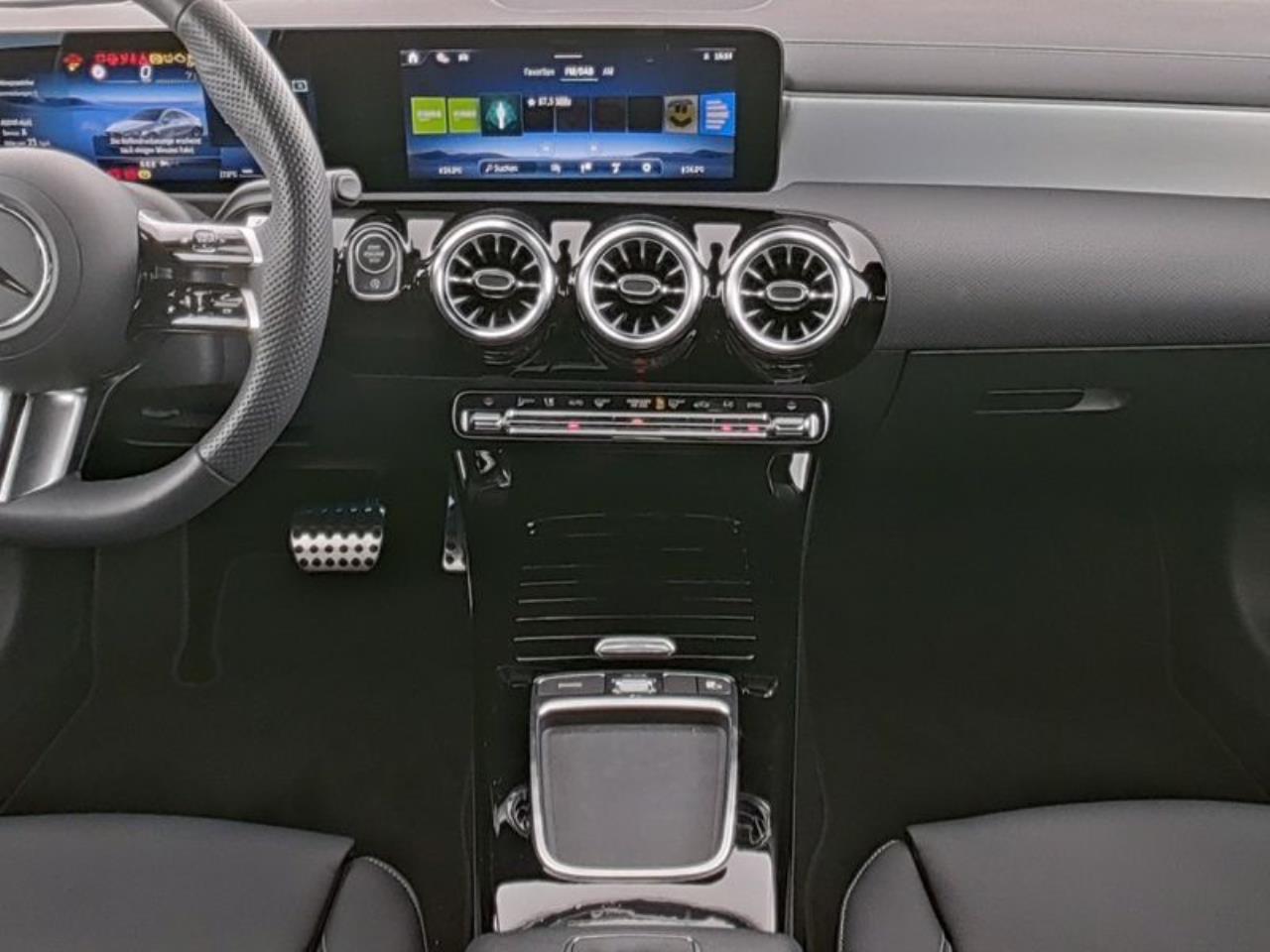 Mercedes-Benz CLA 220 4M Coupé AMG Distronic Panorama 360° SHZ