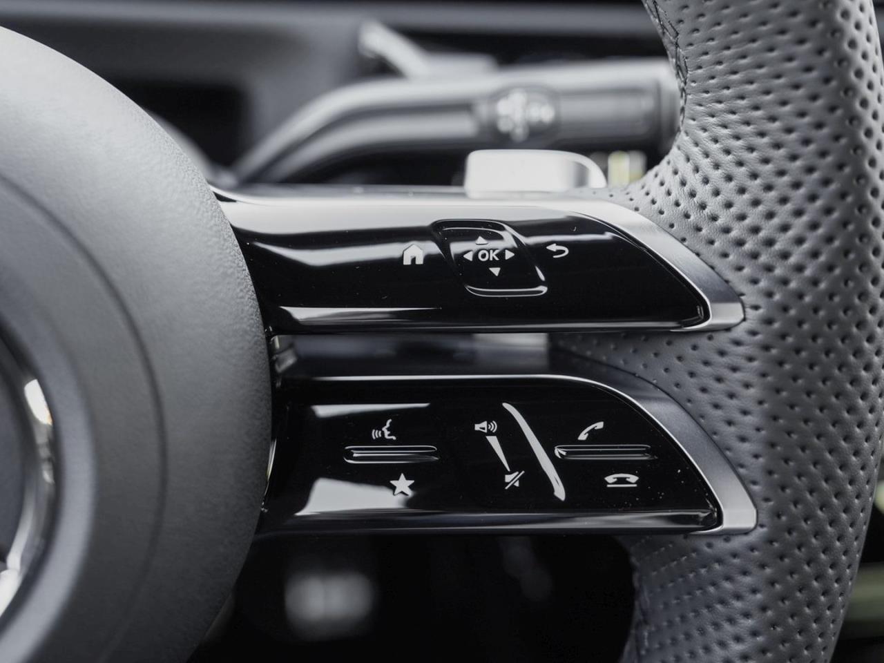 Mercedes-Benz CLA 220 d Coupé AMG Night Distronic Kamera AHK