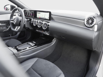 Mercedes-Benz CLA 220 d Coupé AMG Night Distronic Kamera AHK