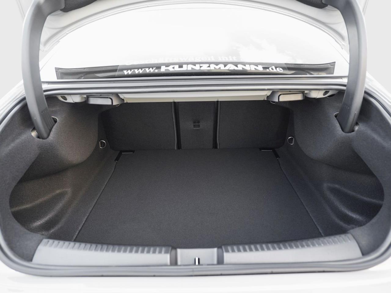 Mercedes-Benz CLA 220 d Coupé AMG Night Distronic Kamera AHK