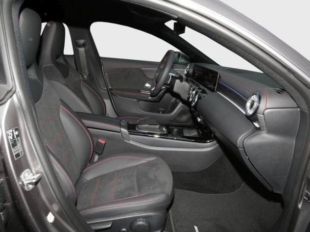 Mercedes-Benz CLA 220 d Coupé AMG Distronic AHK KeylessGo 360° Mercedes-Benz CLA 220 d Coupé AMG Distronic AHK KeylessGo 360°